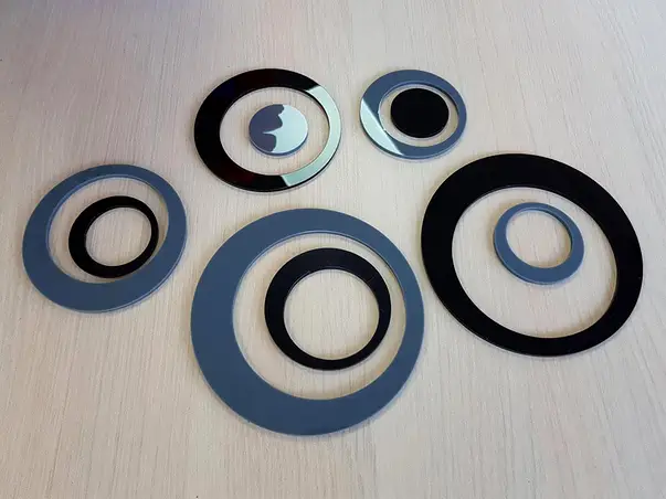 decoratiune perete cercuri colorate Duo Grau