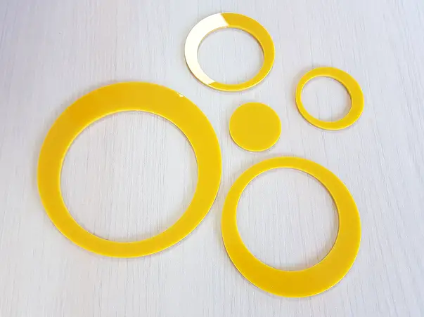 decoratiune perete cercuri galbene