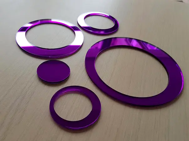 decoratiune perete cercuri oglinda mov