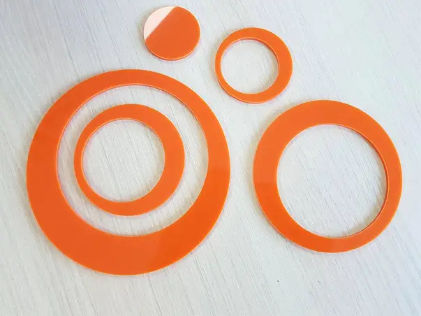 decoratiune perete cercuri portocalii