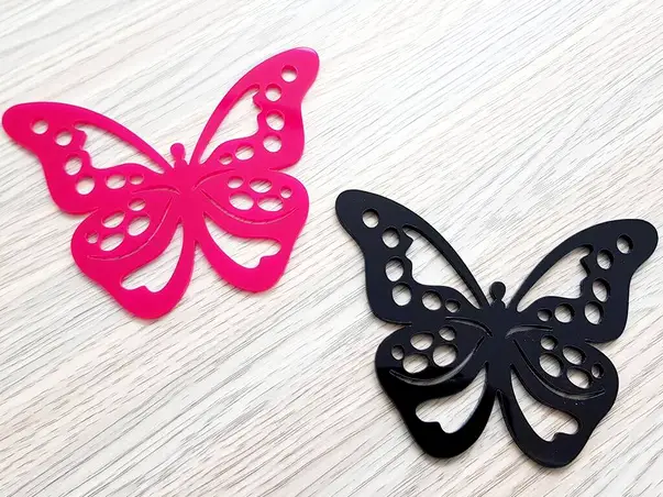 decoratiune perete fluturi Alla negru si roz