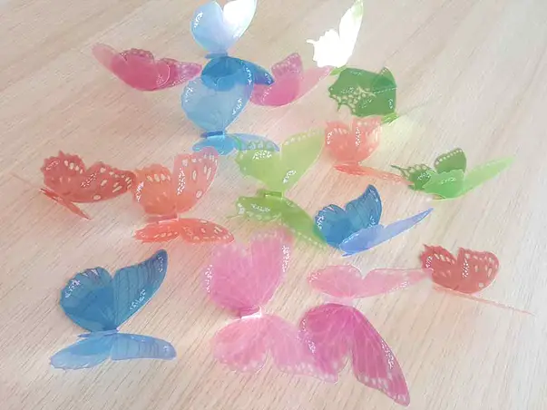 decoratiune perete fluturi colorati translucizi