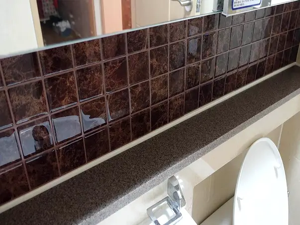 faianta autoadeziva marmura maro inchis