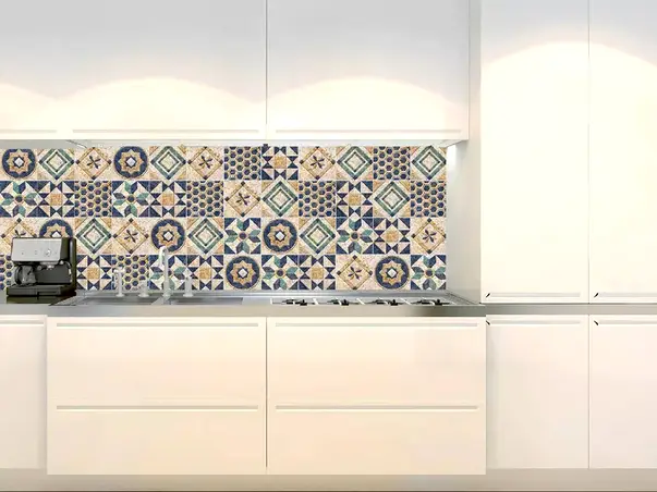 faianta intre blat si corpurile suspendate bej maro