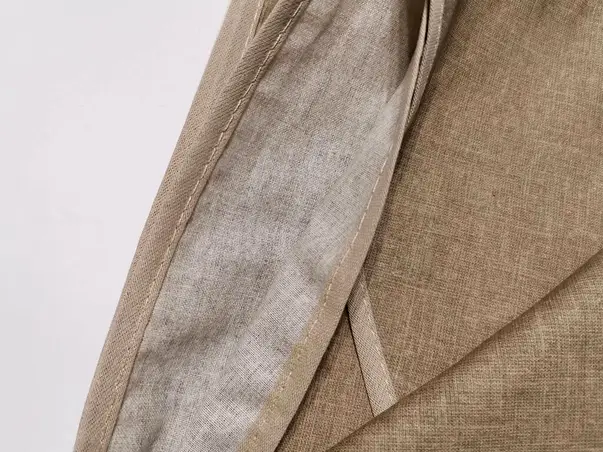 fata de masa bej ovala impermeabila