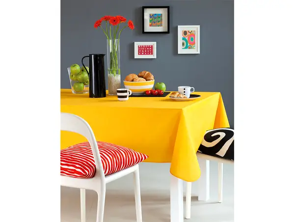 fata de masa galbena