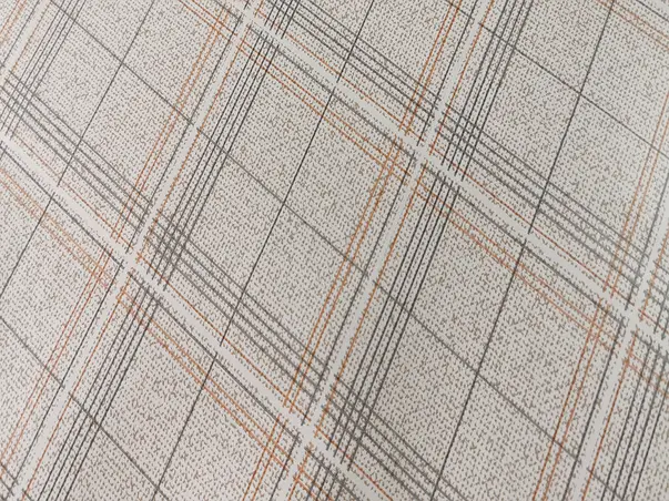 fata de masa impermeabila bej cu linii gri