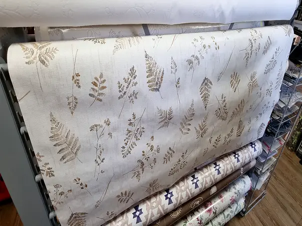 fata de masa impermeabila crem