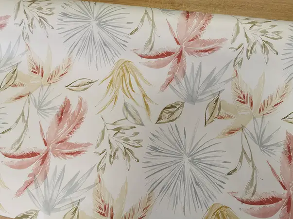 fata de masa impermeabila cu frunze colorate