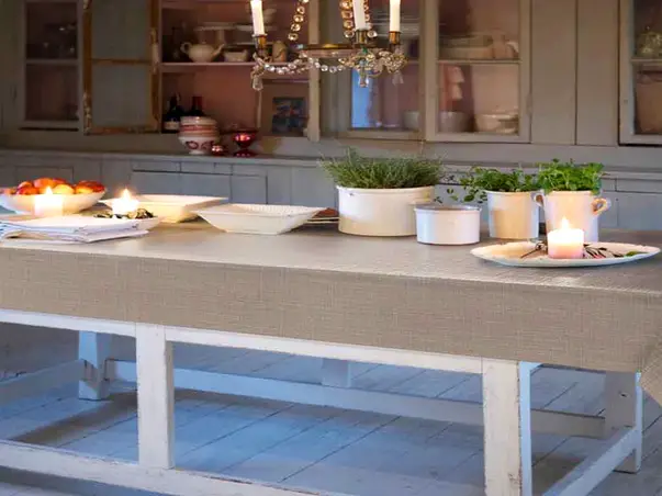 fata de masa impermeabila nude