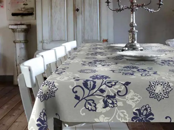 fata de masa impermeabila rania