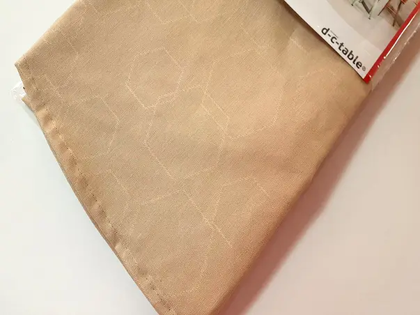 fata de masa rotunda bej