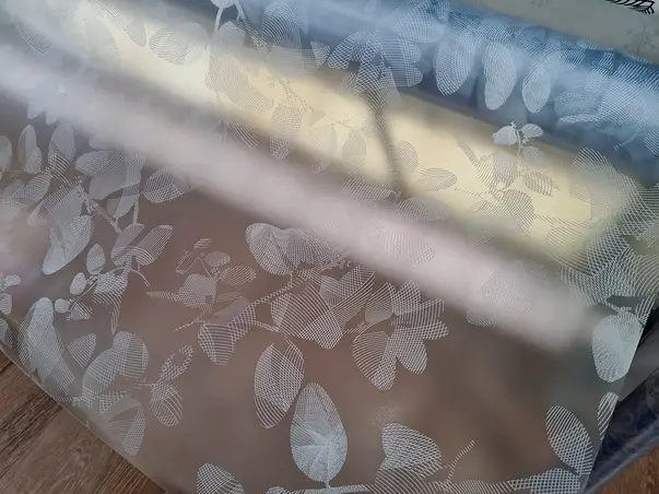 fata de masa transparenta