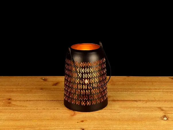 felinar lumanare holes