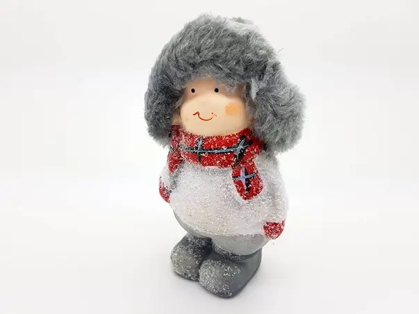 figurina craciun copilas in zapada