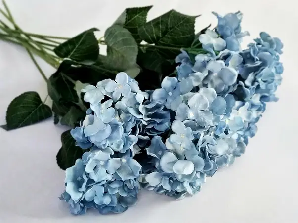 flori artificiale albastre buchet