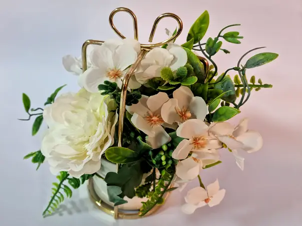 flori artificiale albe in vas ceramic decorativ