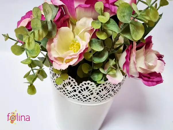 flori artificiale roz in ghiveci alb decoratiune balcon si bucatarie