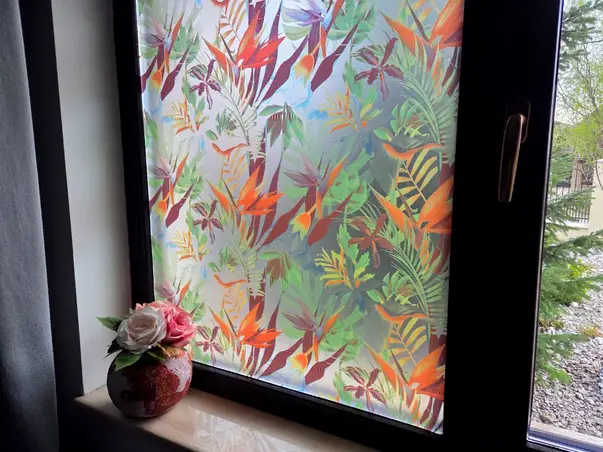 folie autoadeziva geam sablat cu model tropical
