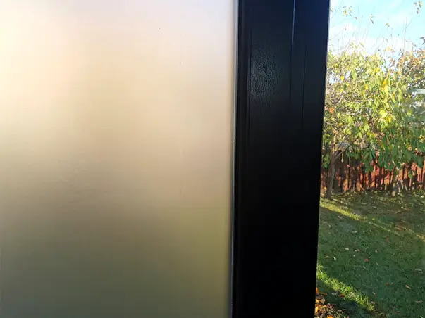 folie autocolanta cu efect de sablare pentru geam