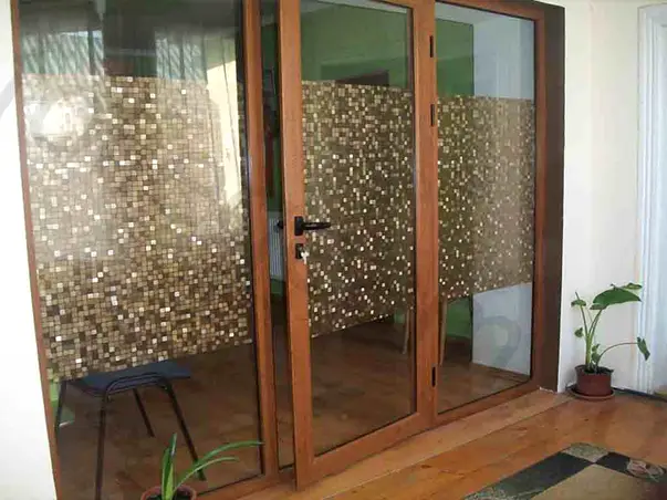 folie decorativa geam mozaic auriu