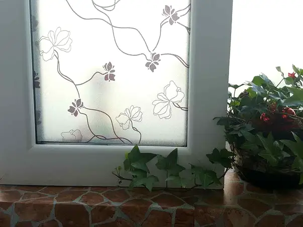 folie geam autoadeziva Flora mov folina