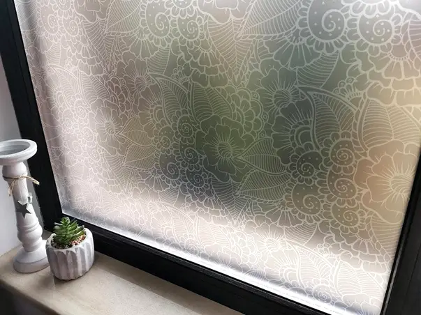 folie geam autoadeziva basia folina model floral gri 100 cm latime