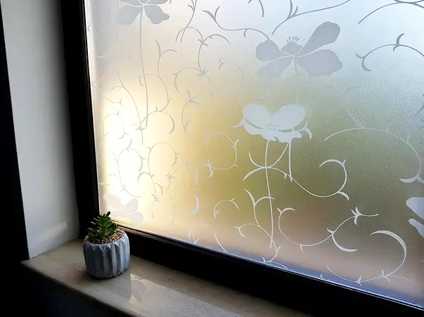 folie geam autoadeziva flori albe lucia
