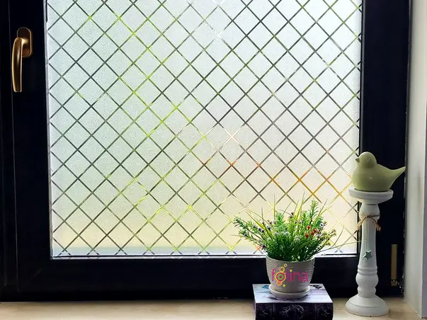 folie geam autoadeziva folina sablare cu model romburi translucide