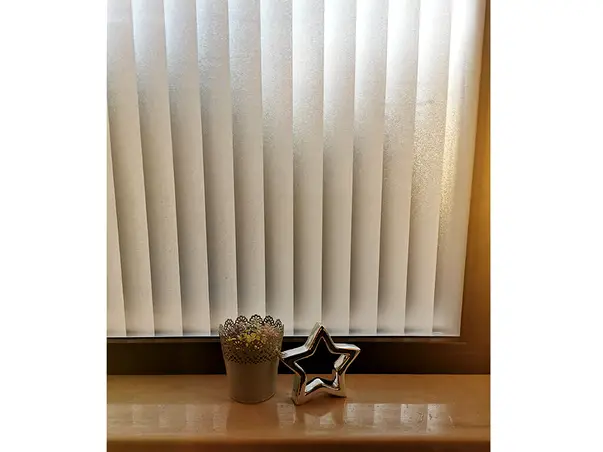 folie geam autoadeziva jaluzele verticale albe
