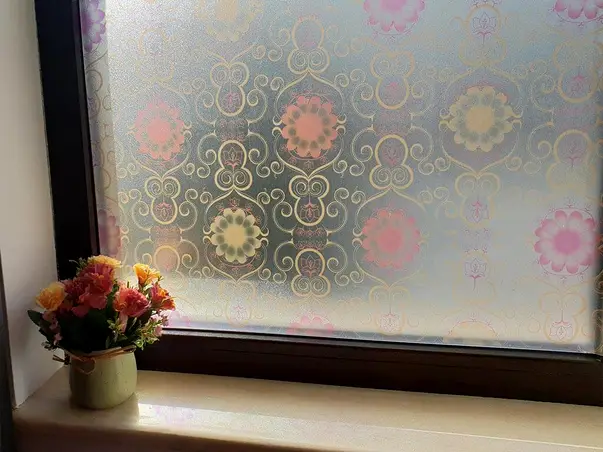 folie geam autoadeziva romburi si flori