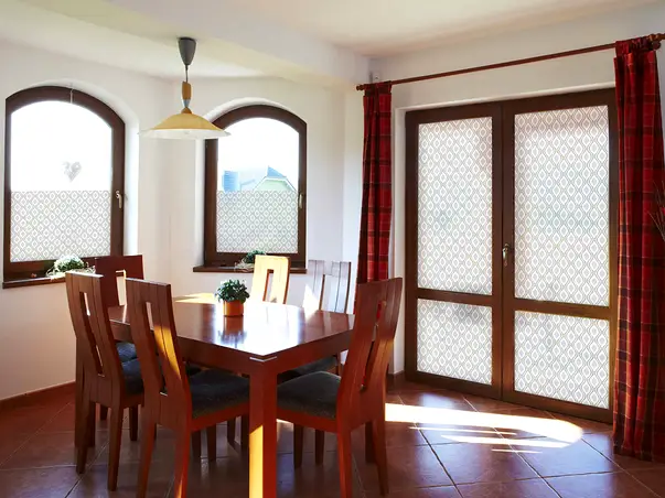 folie geam autoadeziva selim model geometric cu galben si gri fgf32 s1