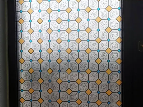 folie geam autoadeziva vitraliu geometic portocaliu