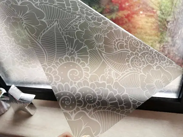 folie geam basia gri