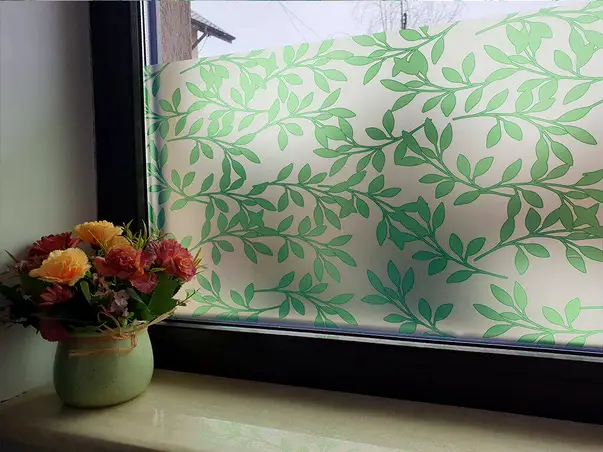 folie geam bej cu frunze verzi palmer