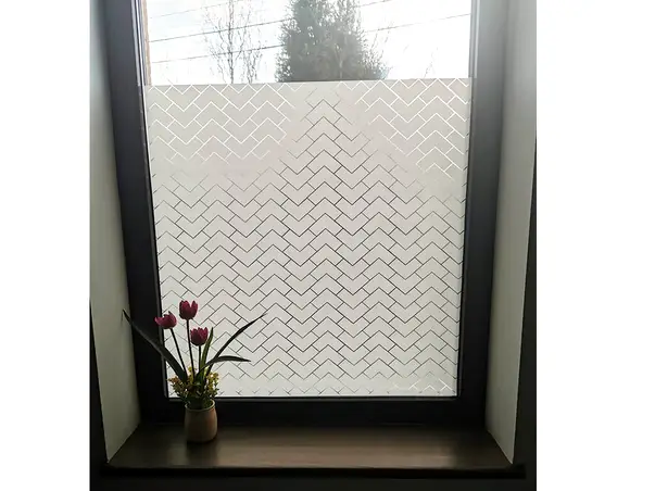 folie geam cu model geometric alb chester