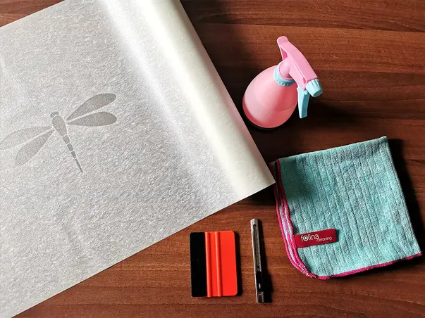 folie geam cu model libelula