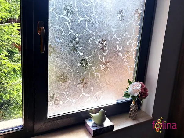 folie geam decorativa sablare cu flori translucide