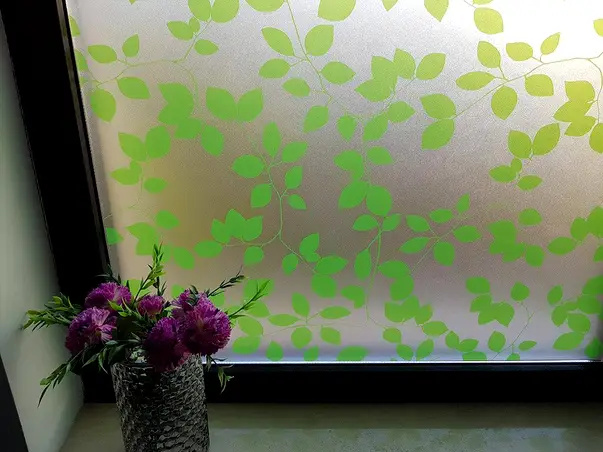 folie geam frunze verzi