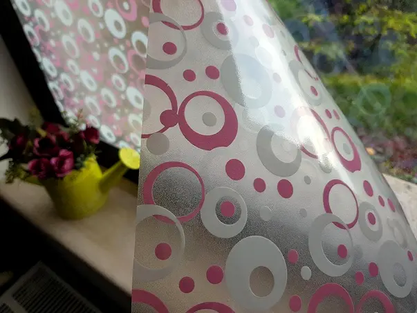 folie geam intimitate cercuri roz