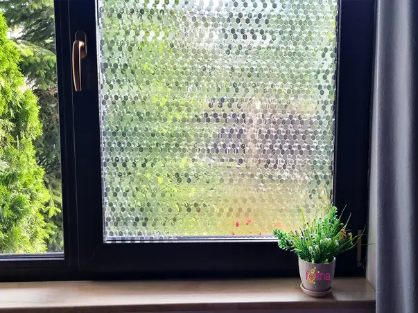 folie geam intimitate sablare cu hexagoane translucide