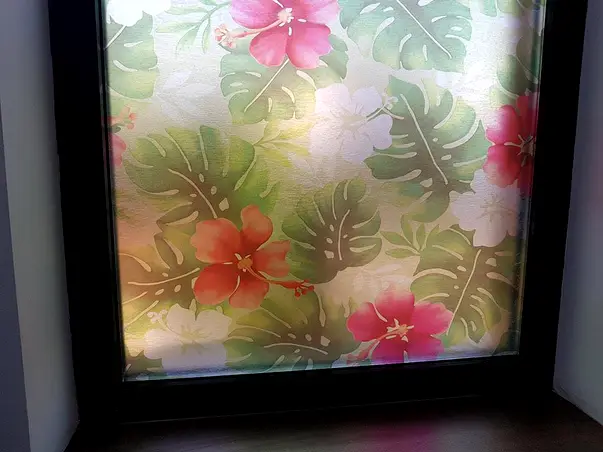 folie geam model floral tropical