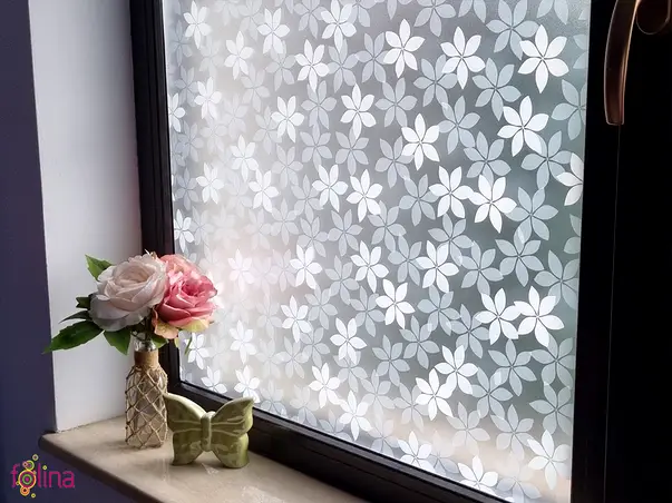 folie geam sablare cu flori albe