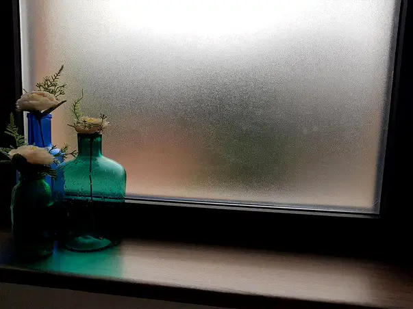 folie geam sablat autoadeziva fumurie