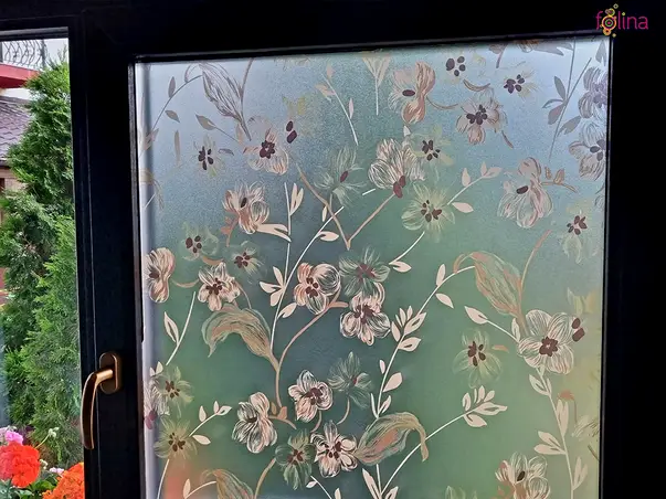 folie geam sablat cu imprimeu flori maro