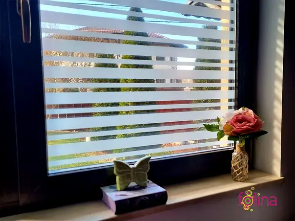 folie geam transparenta cu dungi folina