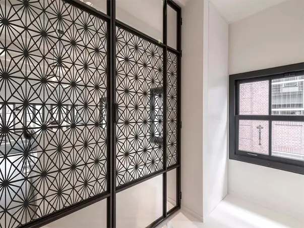 folie geam transparenta cu model negru folina