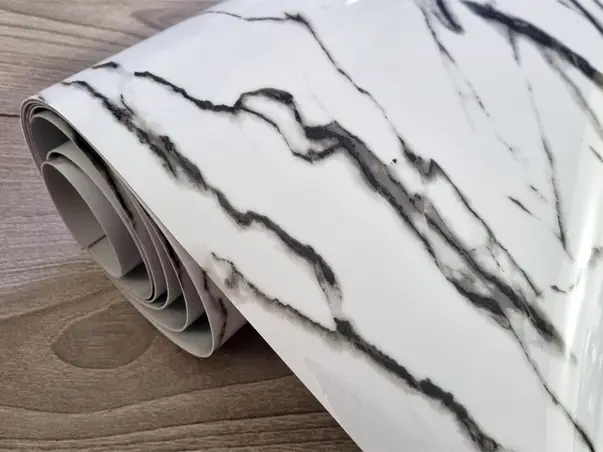 folie marmura alba cu detalii gri