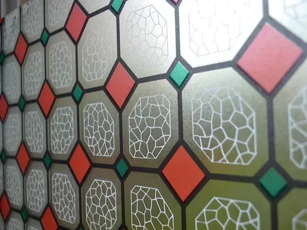 folie sablare autoadeziva vitraliu romburi rosii