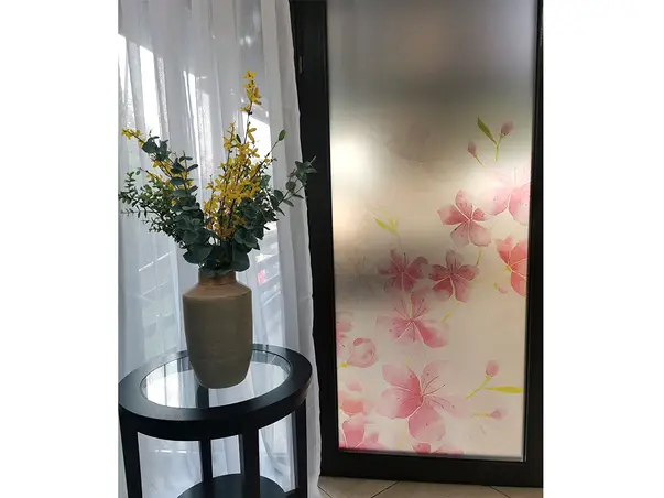 folie sablare cu model floral roz pentru usi